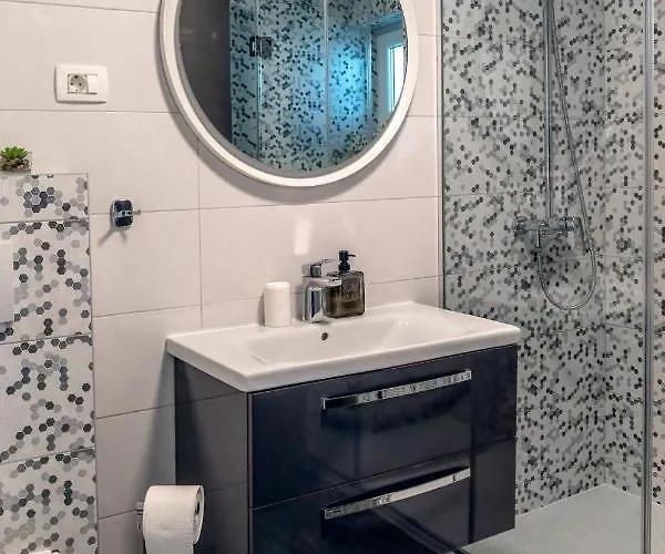 Comfort Dorin Апартаменти *